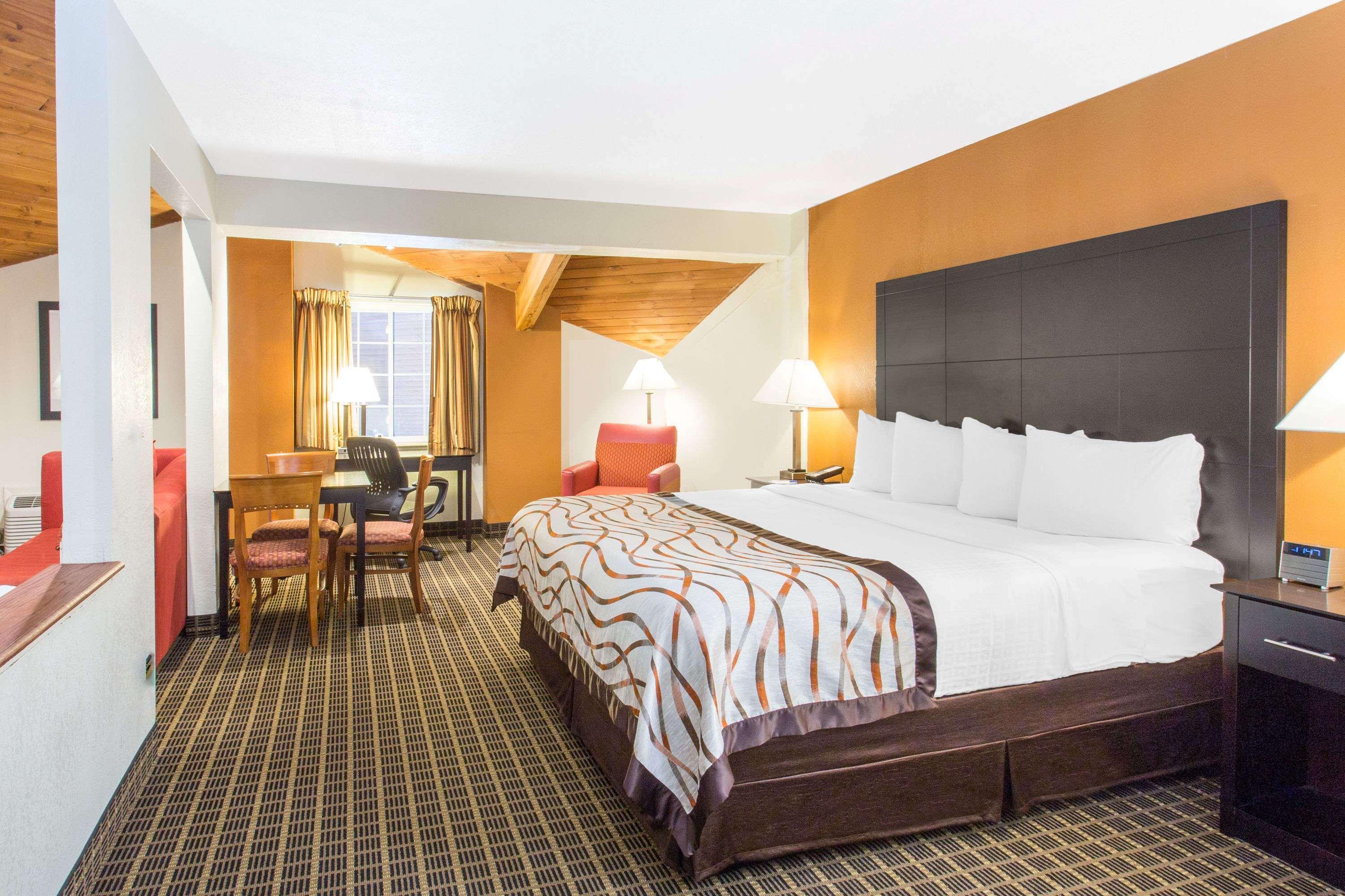 Baymont By Wyndham Muskegon Hotel Exterior foto