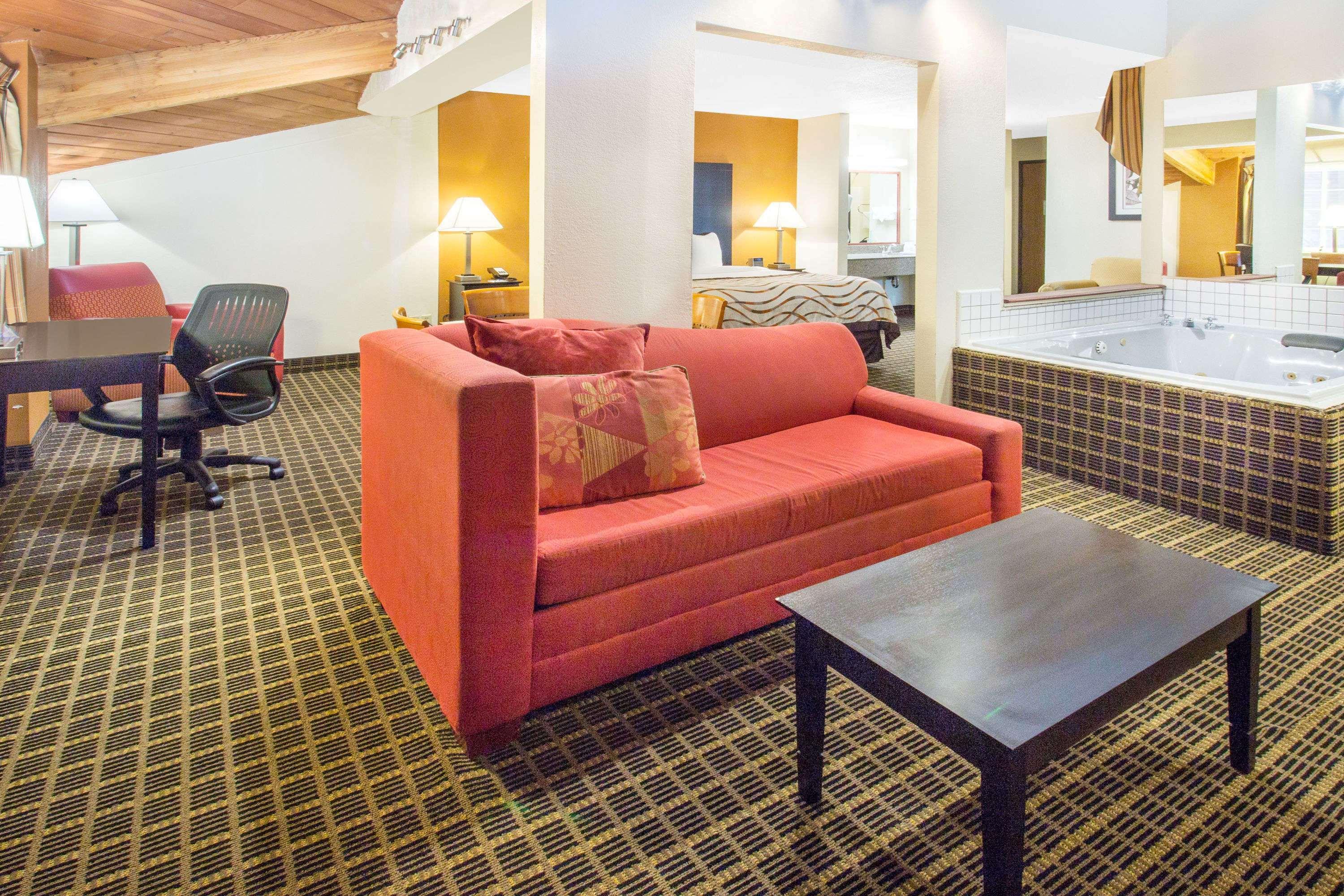 Baymont By Wyndham Muskegon Hotel Exterior foto