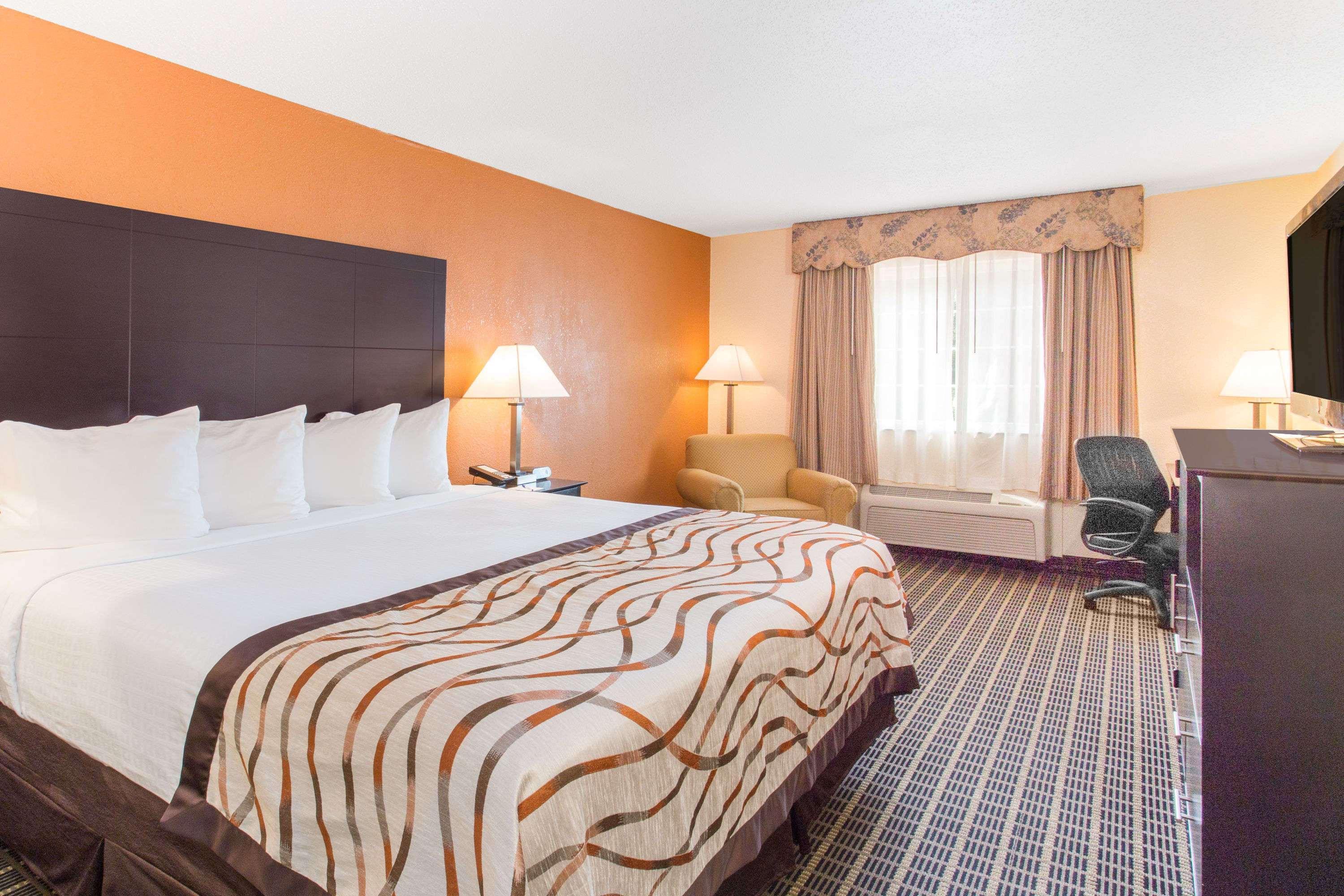Baymont By Wyndham Muskegon Hotel Exterior foto