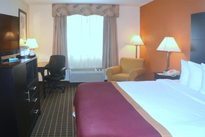 Baymont By Wyndham Muskegon Hotel Exterior foto