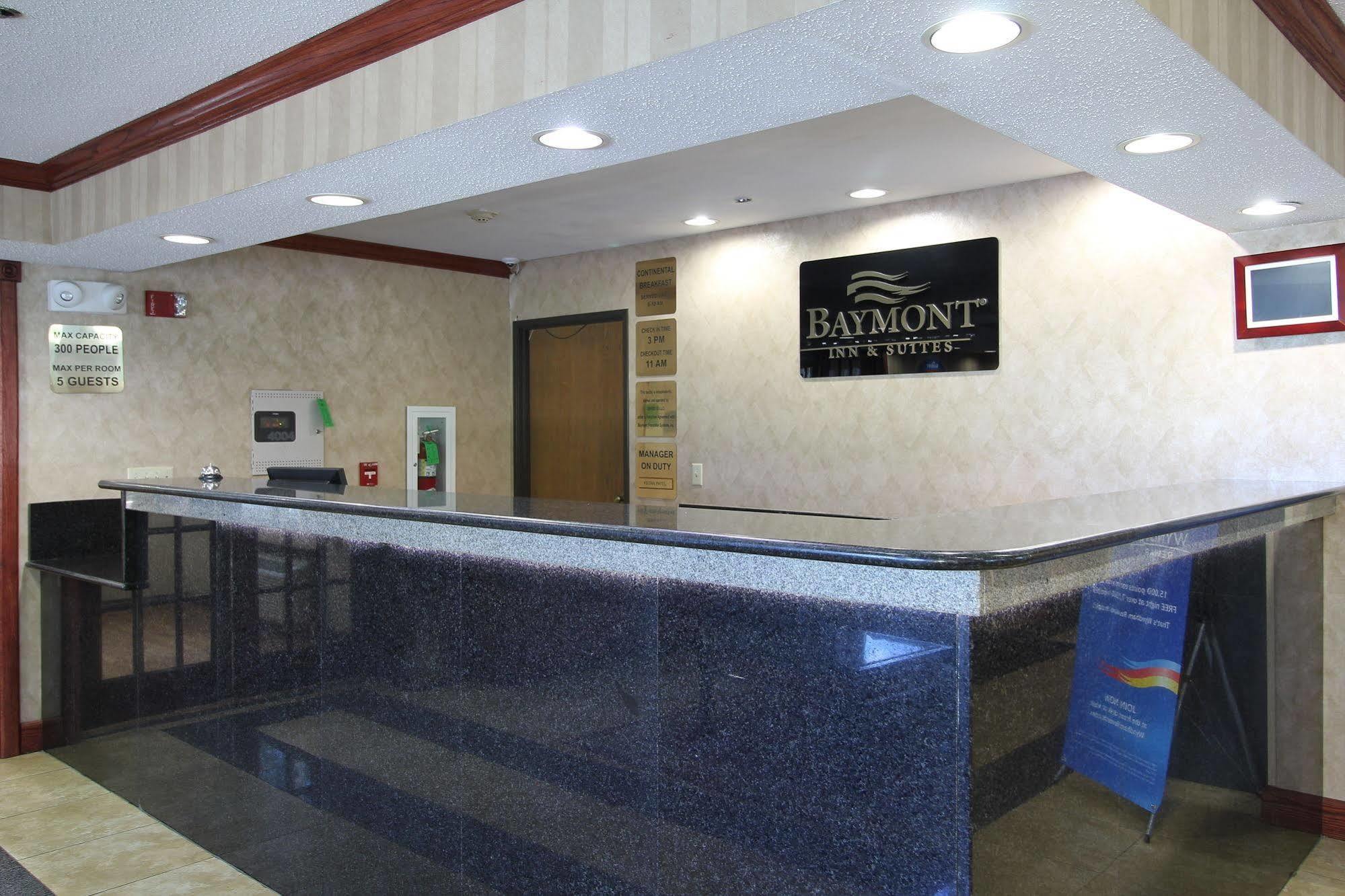 Baymont By Wyndham Muskegon Hotel Exterior foto