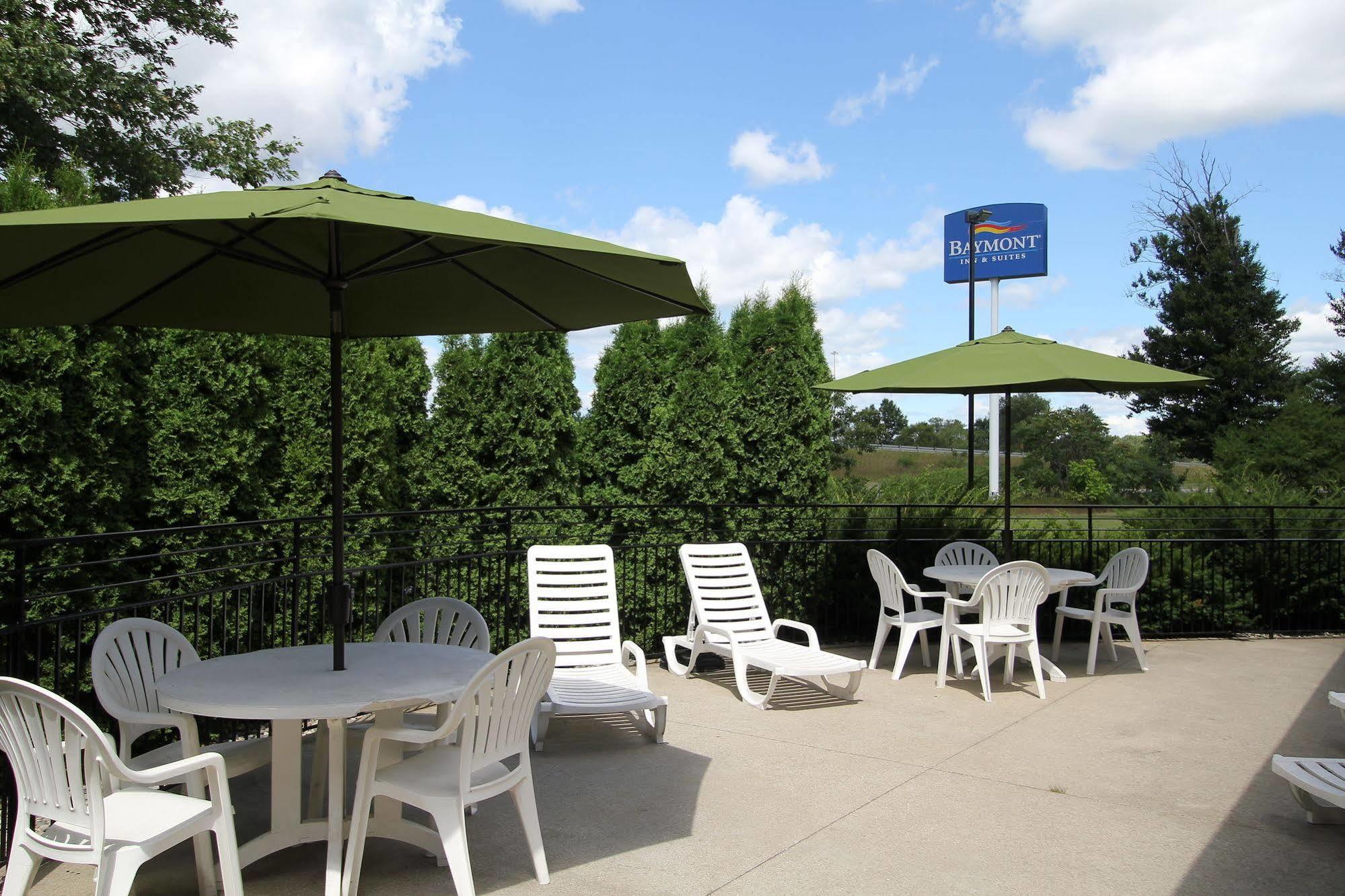 Baymont By Wyndham Muskegon Hotel Exterior foto