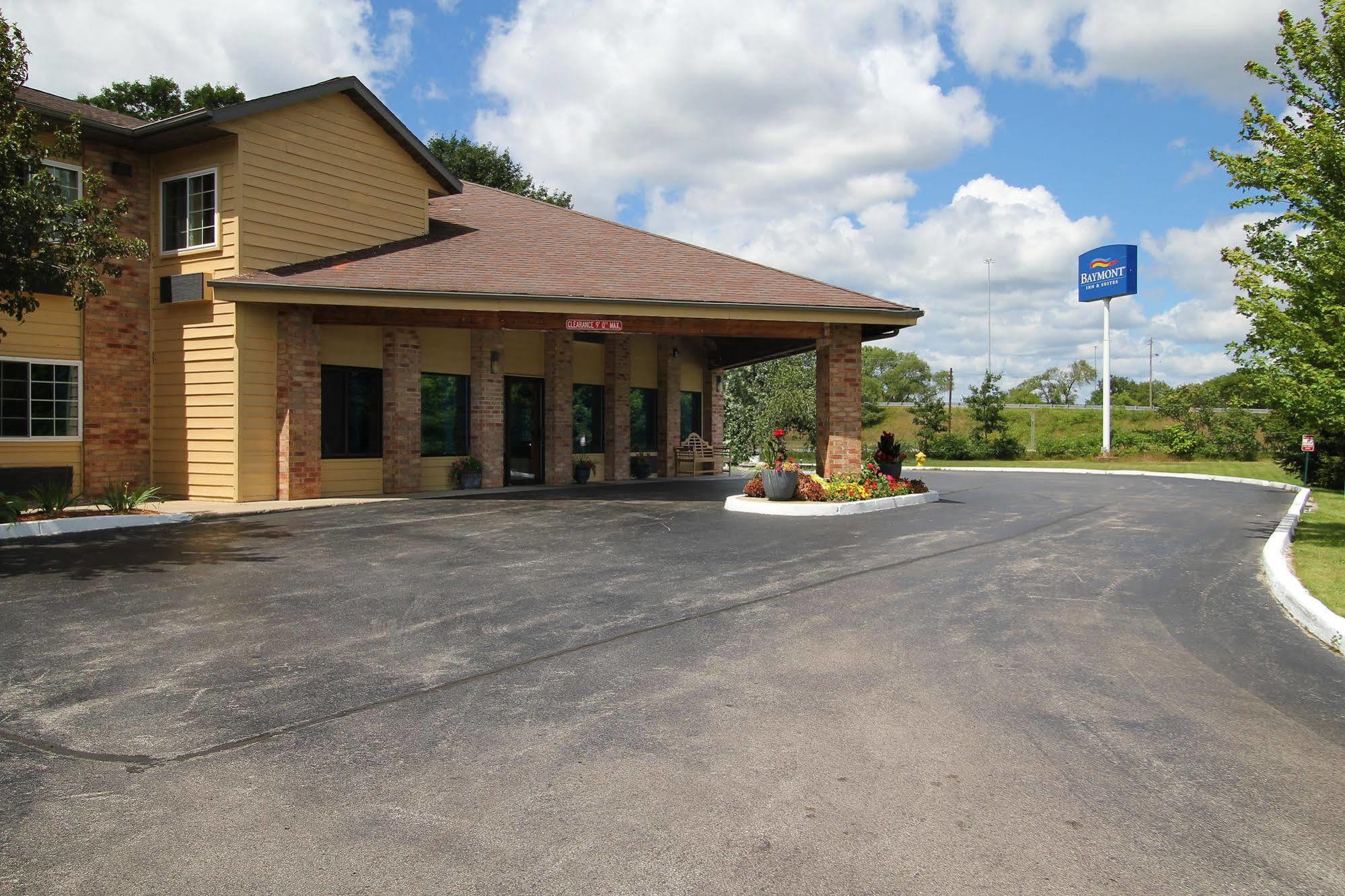 Baymont By Wyndham Muskegon Hotel Exterior foto